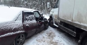 В Новгородской области в результате ДТП пассажир легкового автомобиля получил травмы